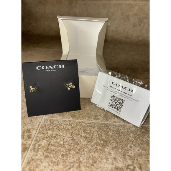 Coach Horse And Carriage Silver Earrings New In Box! - Picture 1 of 6